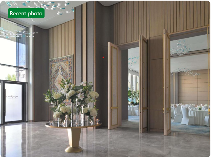 Hotel Movenpick Tahlia Jeddah side photo 1