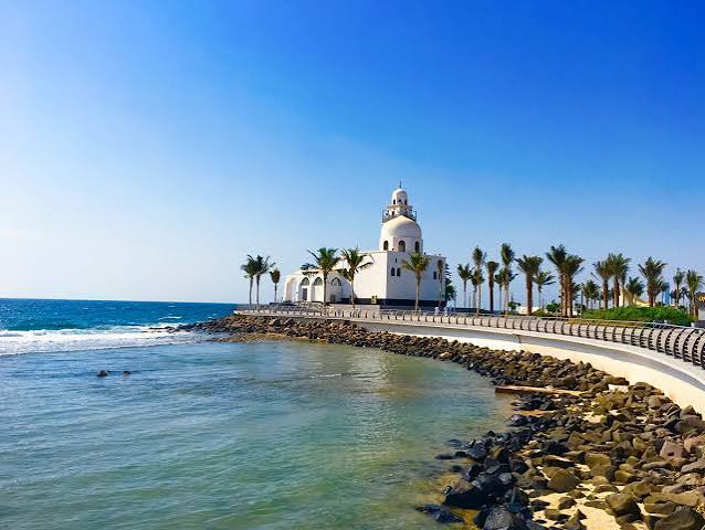 Visit the Jeddah Corniche
